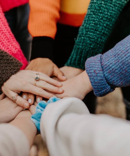 Comment fédérer sa communauté en 2022 ? blog communication digitale - hannah busing Zyx1bK9mqmA unsplash scaled