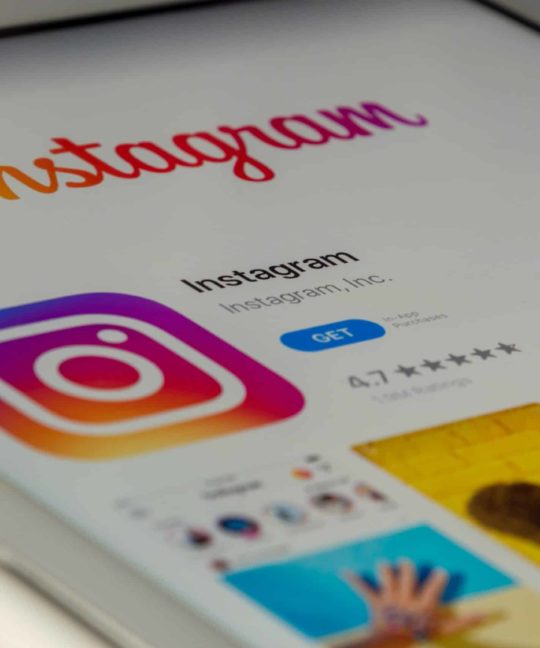 Instagram travaille sur le développement de son propre programmateur blog communication digitale - souvik banerjee E6Yg8ACZ2vw unsplash scaled